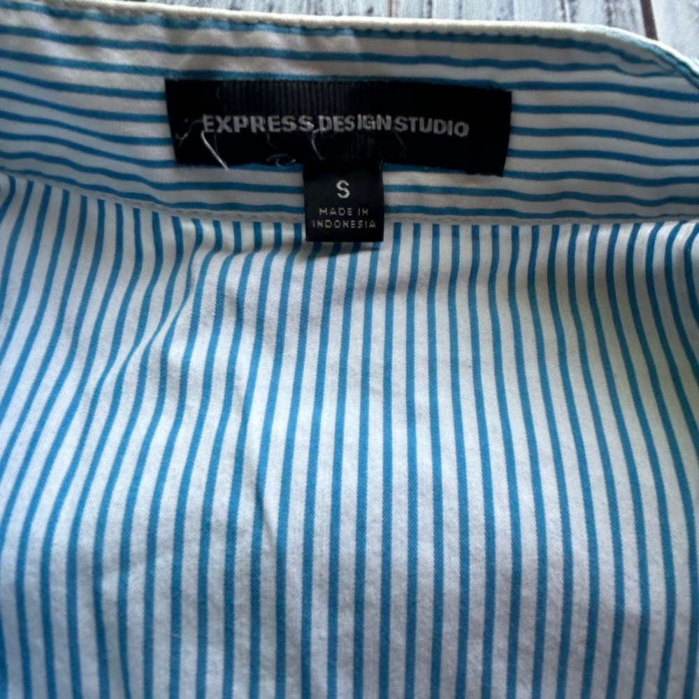 Express Ruffle Striped Top - Picture 3 of 3